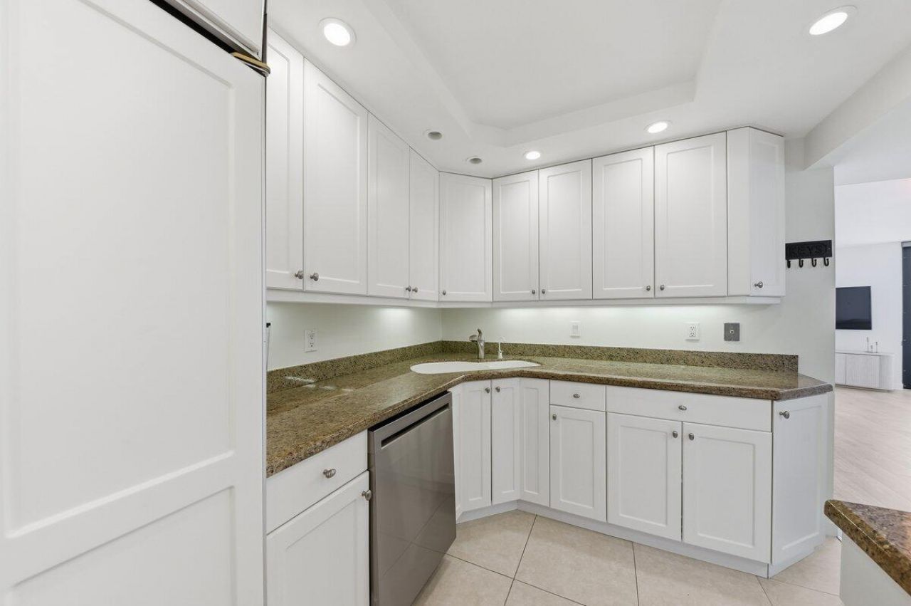 5420 N Ocean Drive, West Palm Beach, FL 33404 Photo