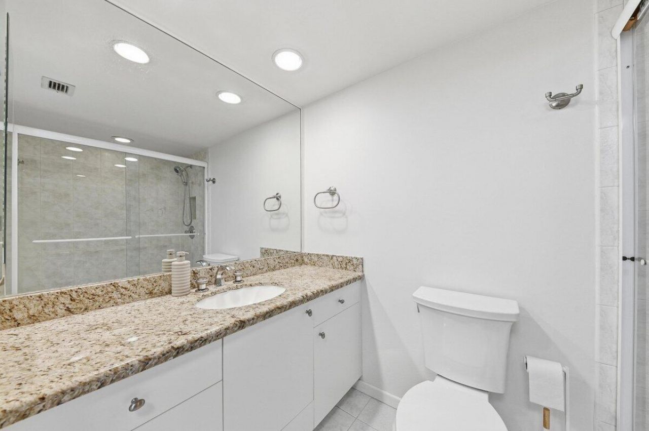 5420 N Ocean Drive, West Palm Beach, FL 33404 Photo