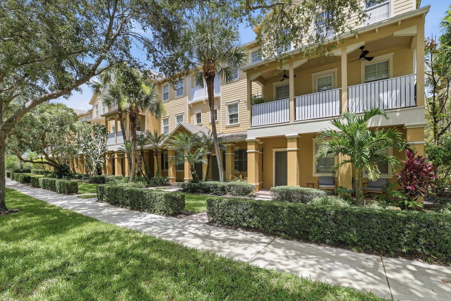 127 E Thatch Palm Circle, Jupiter, FL 33458 Photo