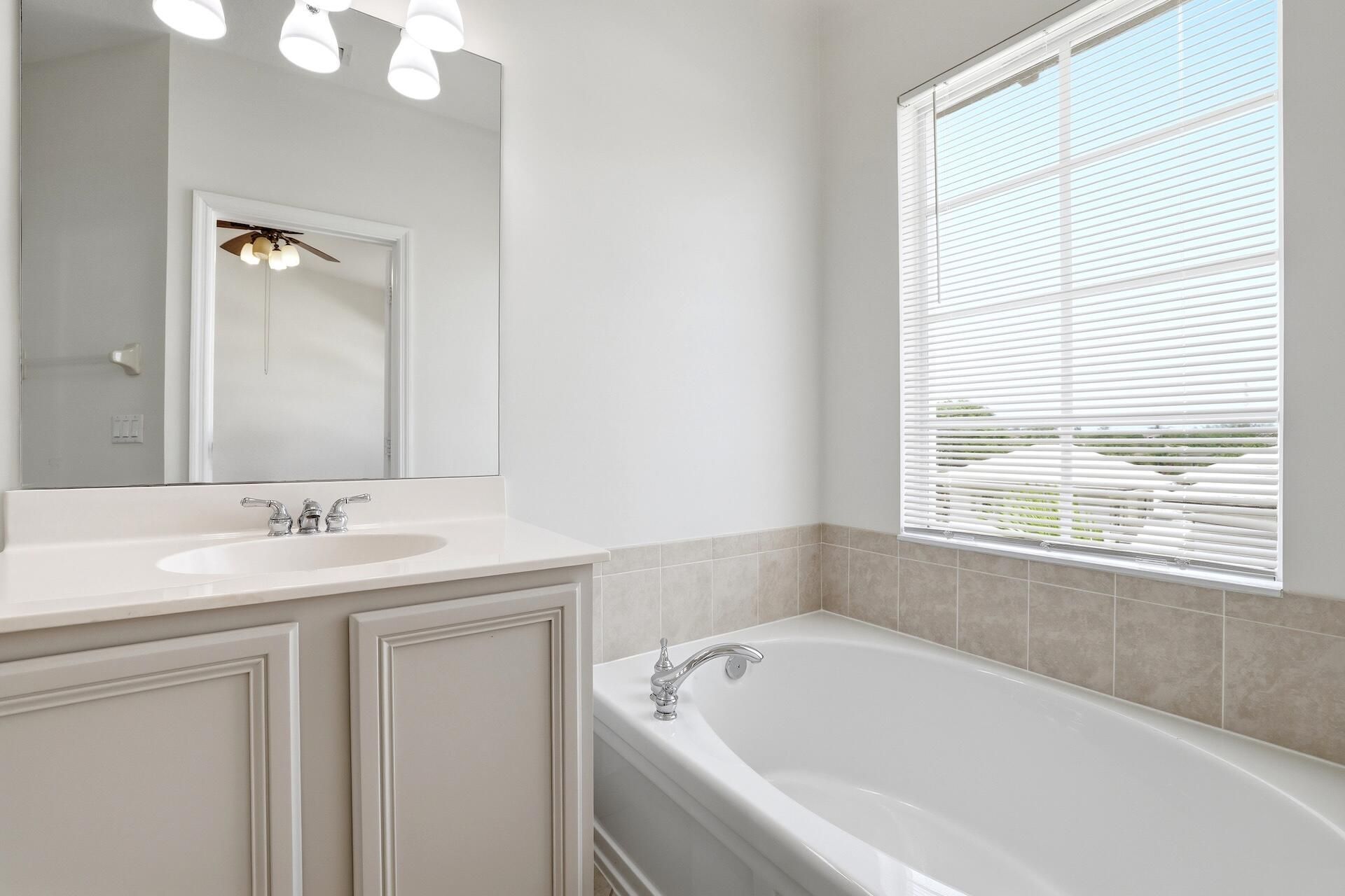 127 E Thatch Palm Circle, Jupiter, FL 33458 Photo