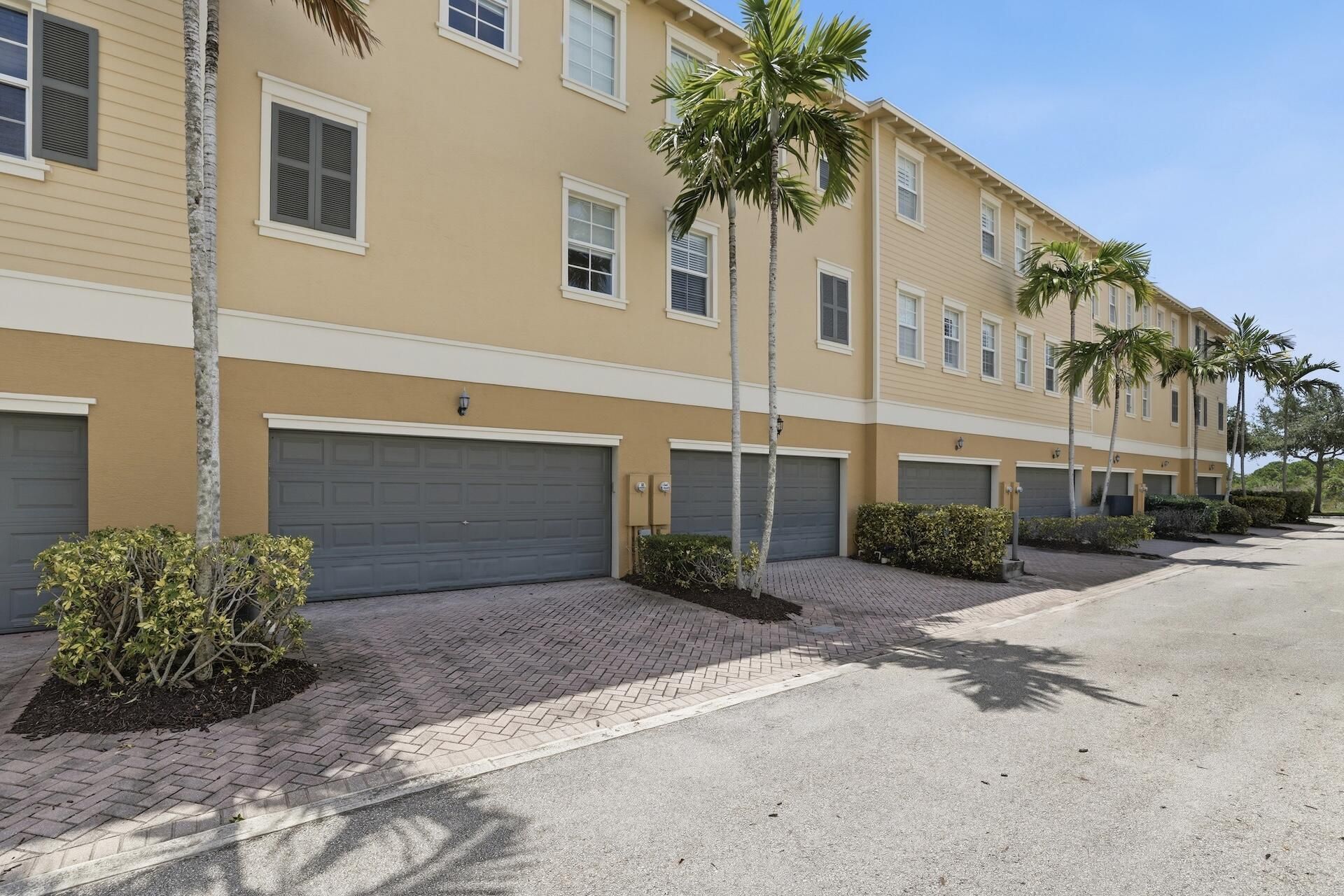 127 E Thatch Palm Circle, Jupiter, FL 33458 Photo