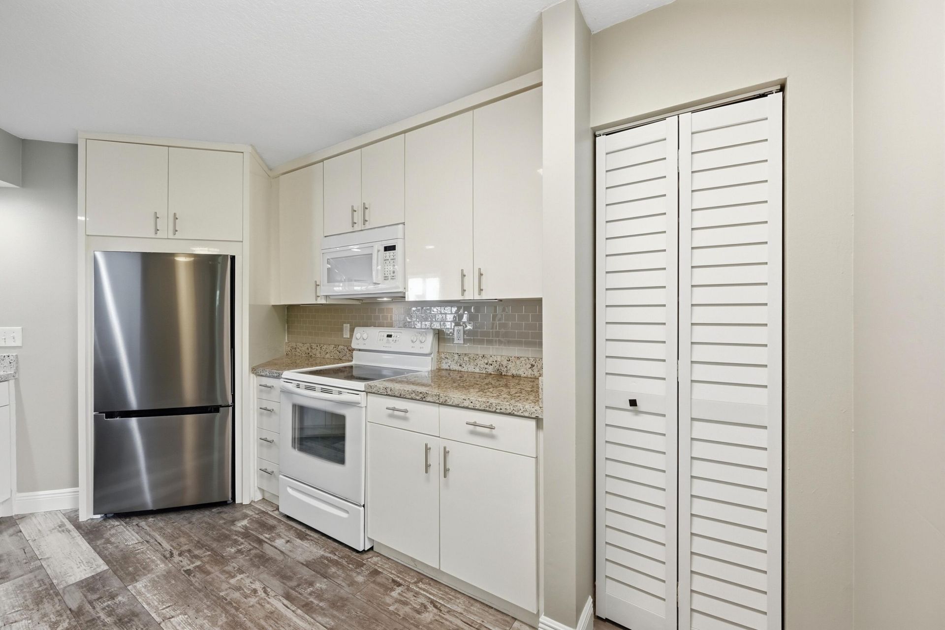 10401 W Broward Boulevard, Unit 401, Plantation, FL 33324 Photo