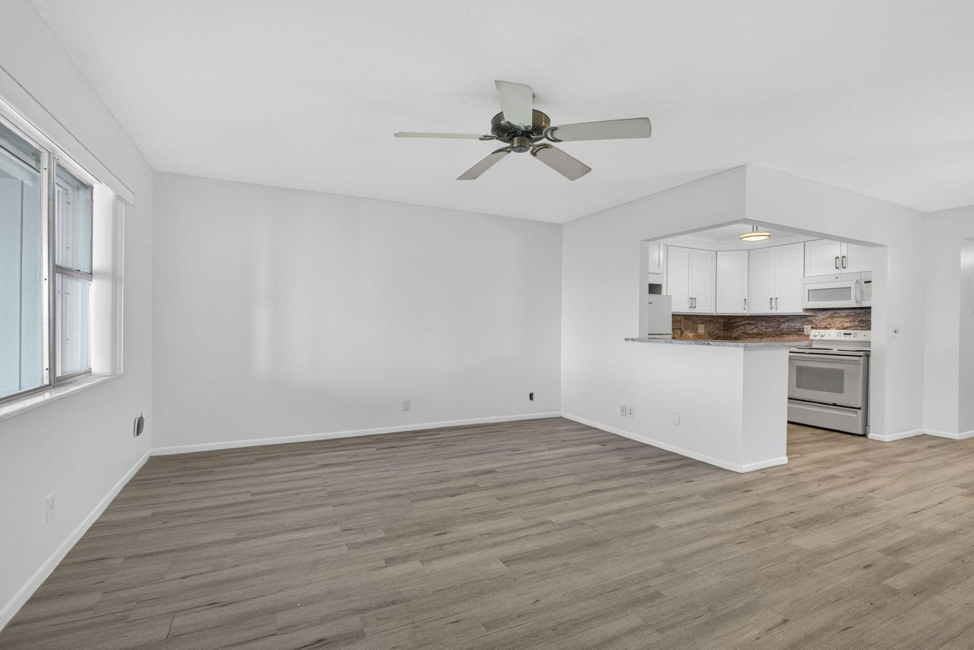 100 Shore Court, Unit 307, North Palm Beach, FL 33408 Photo