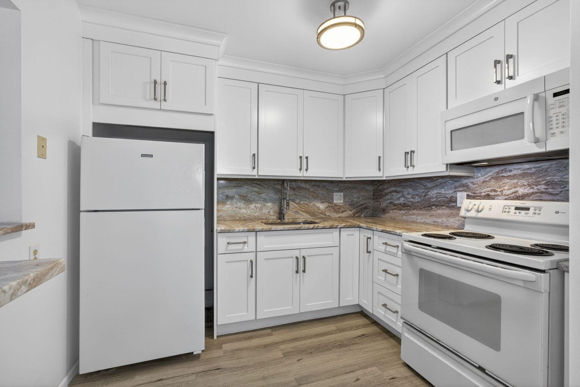 100 Shore Court, Unit 307, North Palm Beach, FL 33408 Photo
