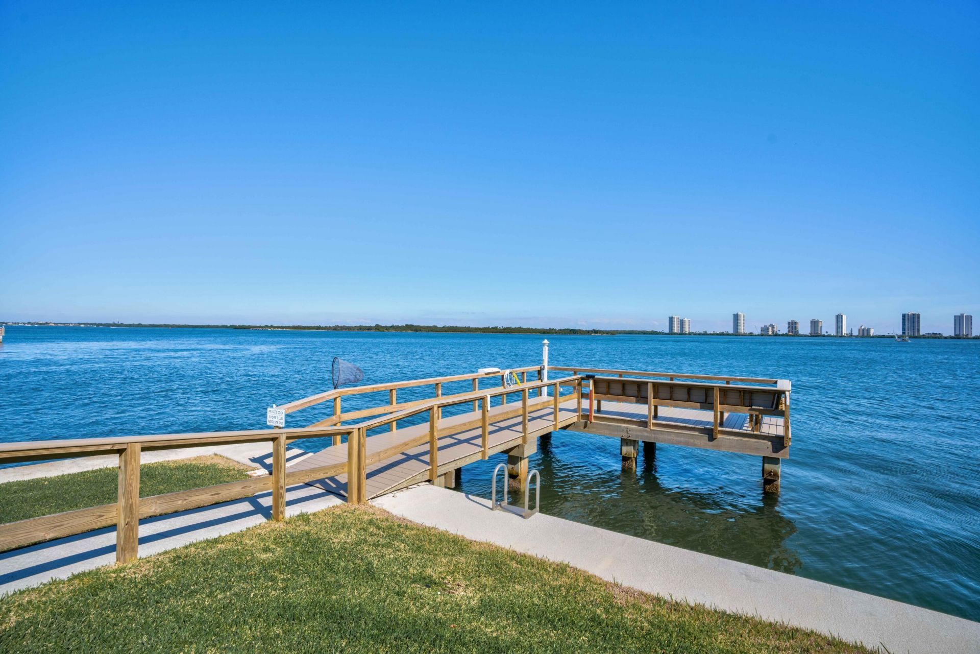100 Shore Court, Unit 307, North Palm Beach, FL 33408 Photo