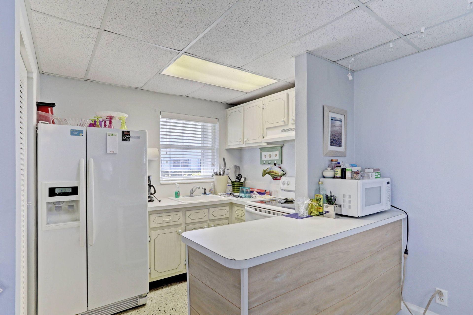 100 Shore Court, Unit 307, North Palm Beach, FL 33408 Photo