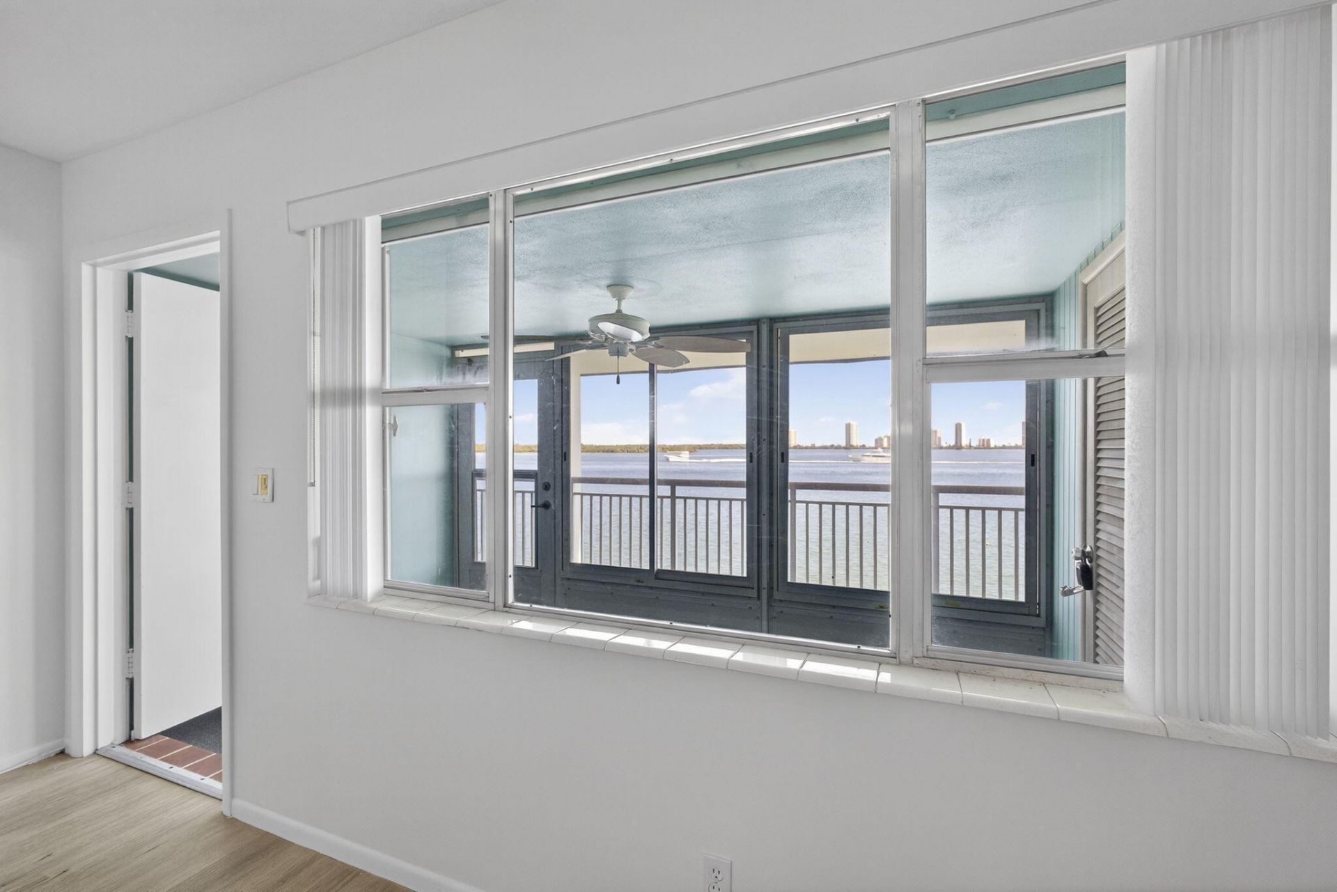 100 Shore Court, Unit 307, North Palm Beach, FL 33408 Photo