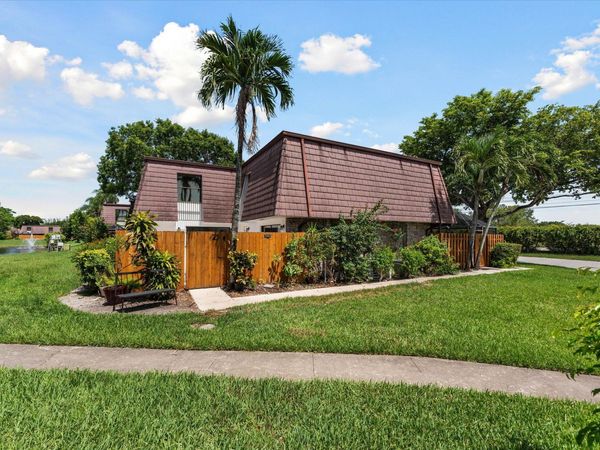 7683 Courtyard Run W, Boca Raton, FL 33433