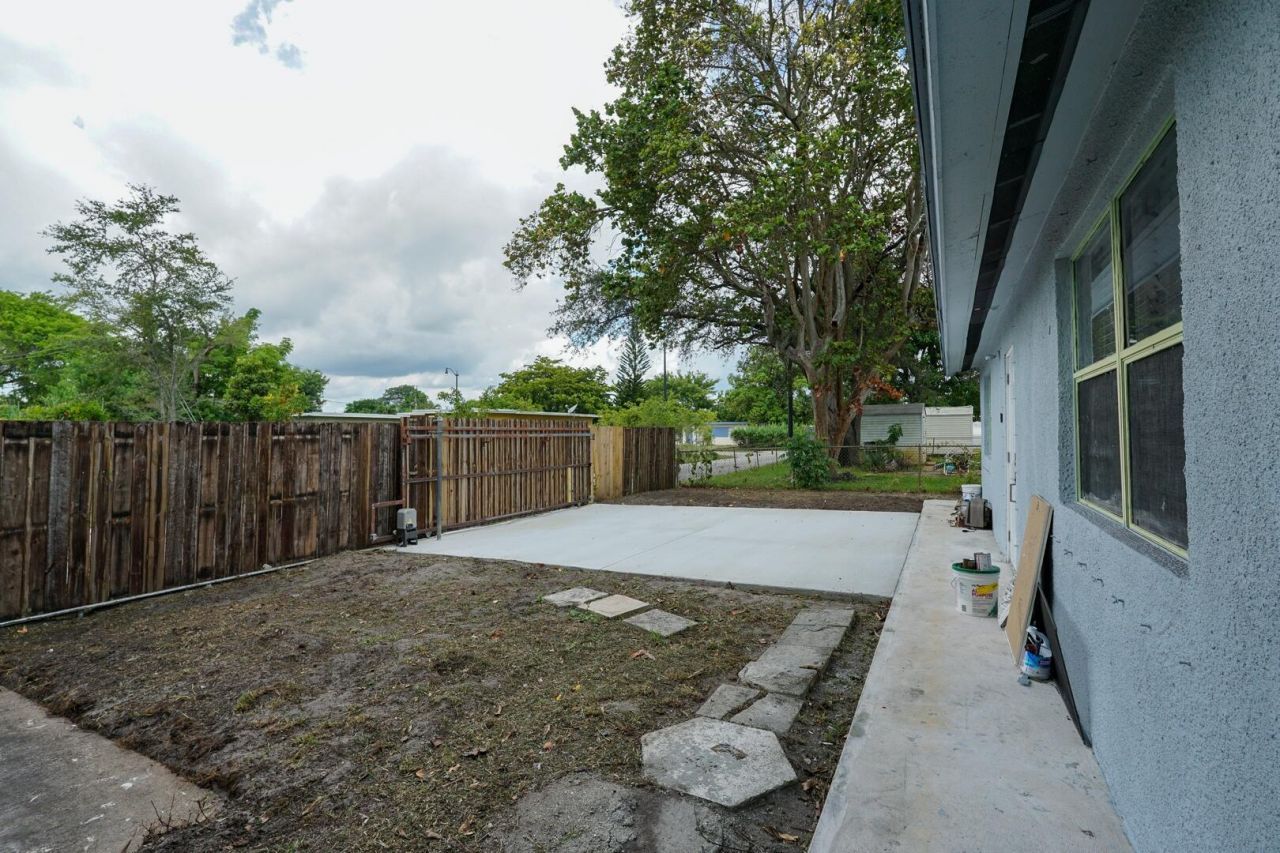 661 NW 23rd Terrace, Pompano Beach, FL 33069 Photo
