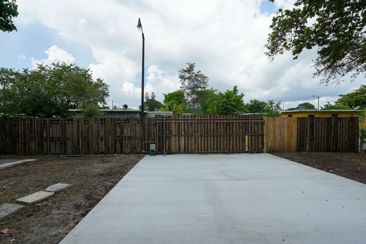 661 NW 23rd Terrace, Pompano Beach, FL 33069 Photo