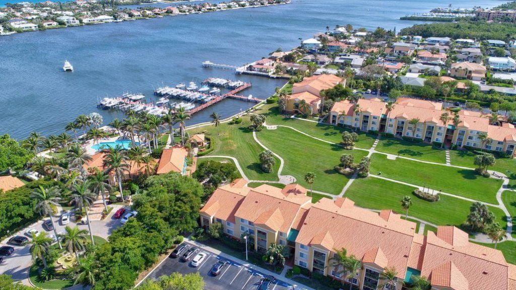 123 Yacht Club Way, Unit 207, Hypoluxo, FL 33462 Photo