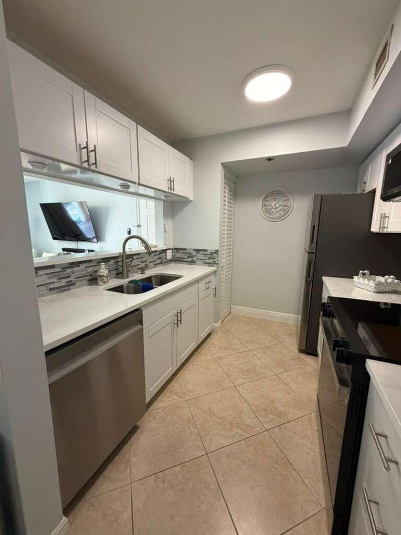 123 Yacht Club Way, Unit 207, Hypoluxo, FL 33462 Photo