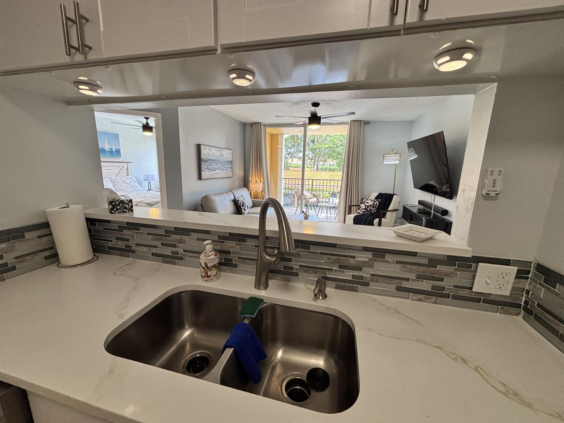123 Yacht Club Way, Unit 207, Hypoluxo, FL 33462 Photo