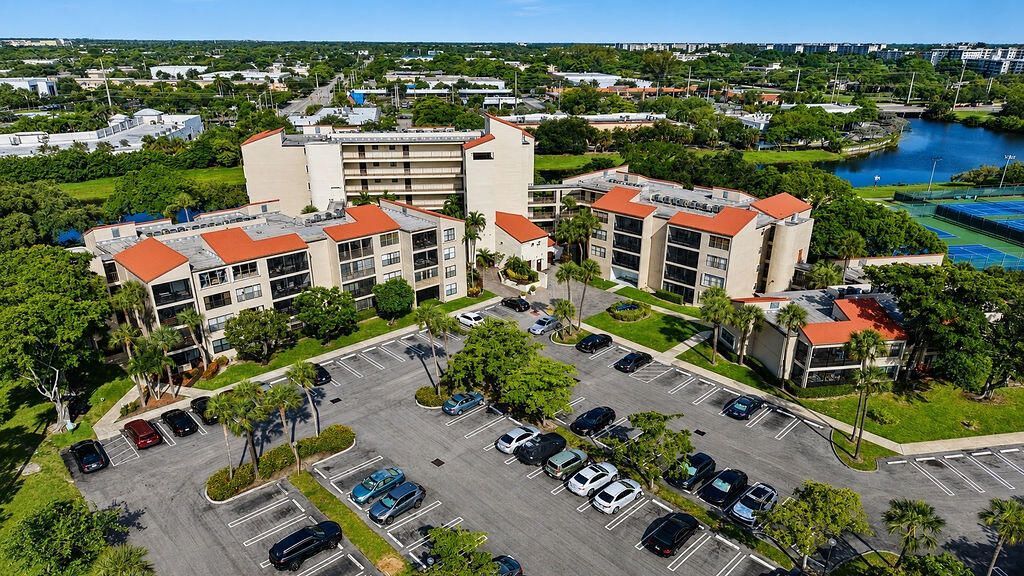 2322 S Cypress Bend Drive, Unit 311, Pompano Beach, FL 33069 Photo