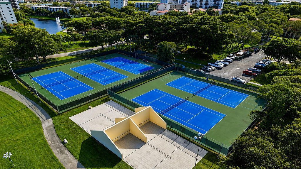 2322 S Cypress Bend Drive, Unit 311, Pompano Beach, FL 33069 Photo