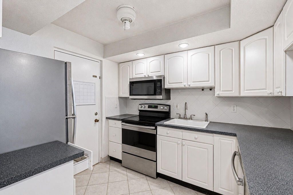 2322 S Cypress Bend Drive, Unit 311, Pompano Beach, FL 33069 Photo