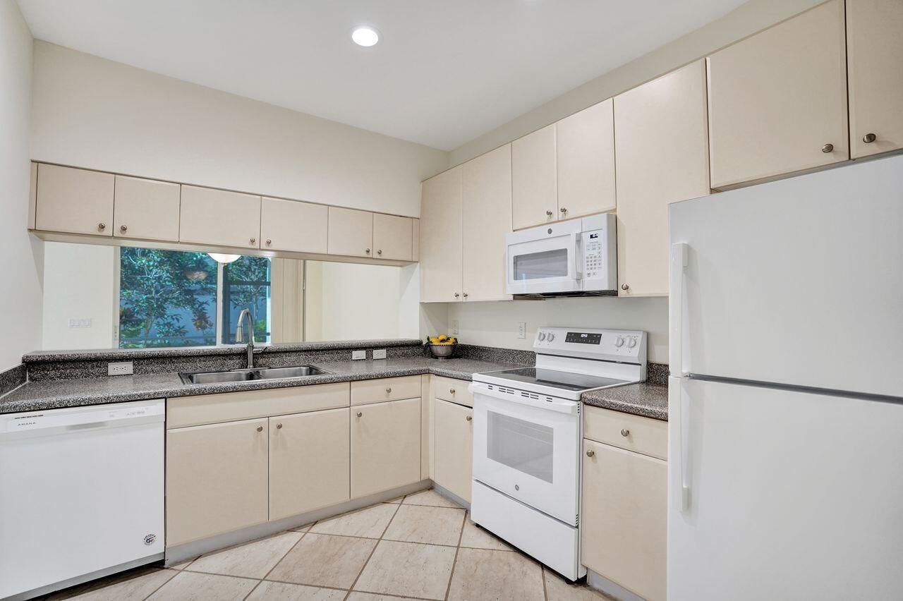 6379 Bella Circle W, Unit 606, Boynton Beach, FL 33437 Photo