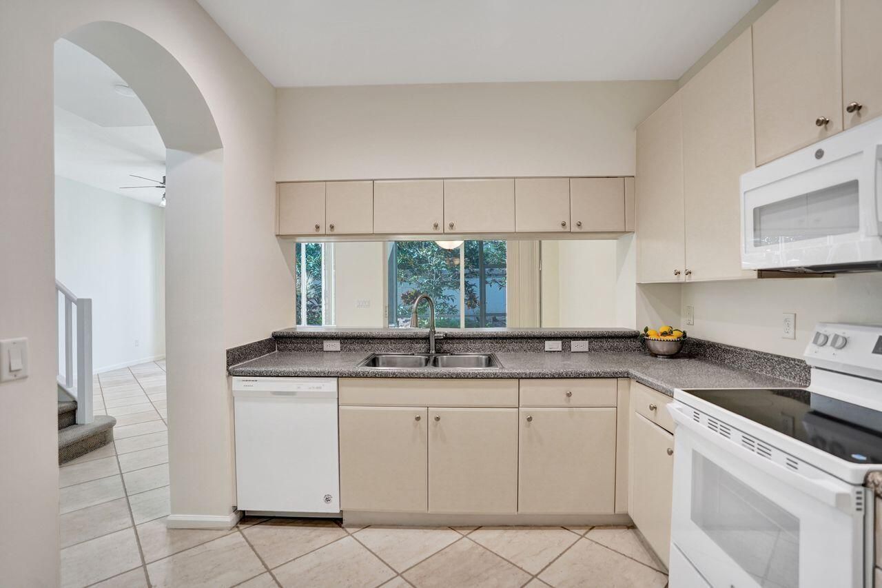 6379 Bella Circle W, Unit 606, Boynton Beach, FL 33437 Photo
