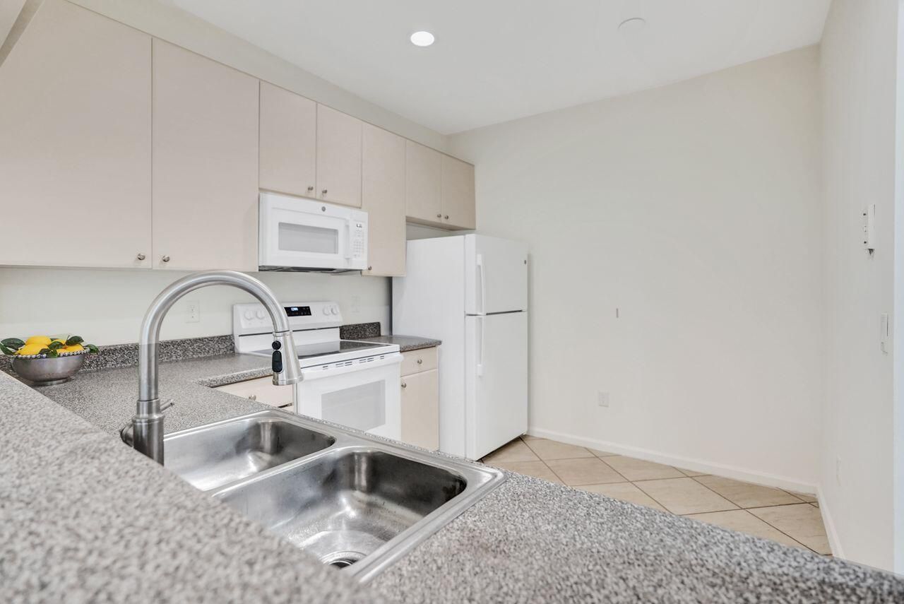 6379 Bella Circle W, Unit 606, Boynton Beach, FL 33437 Photo