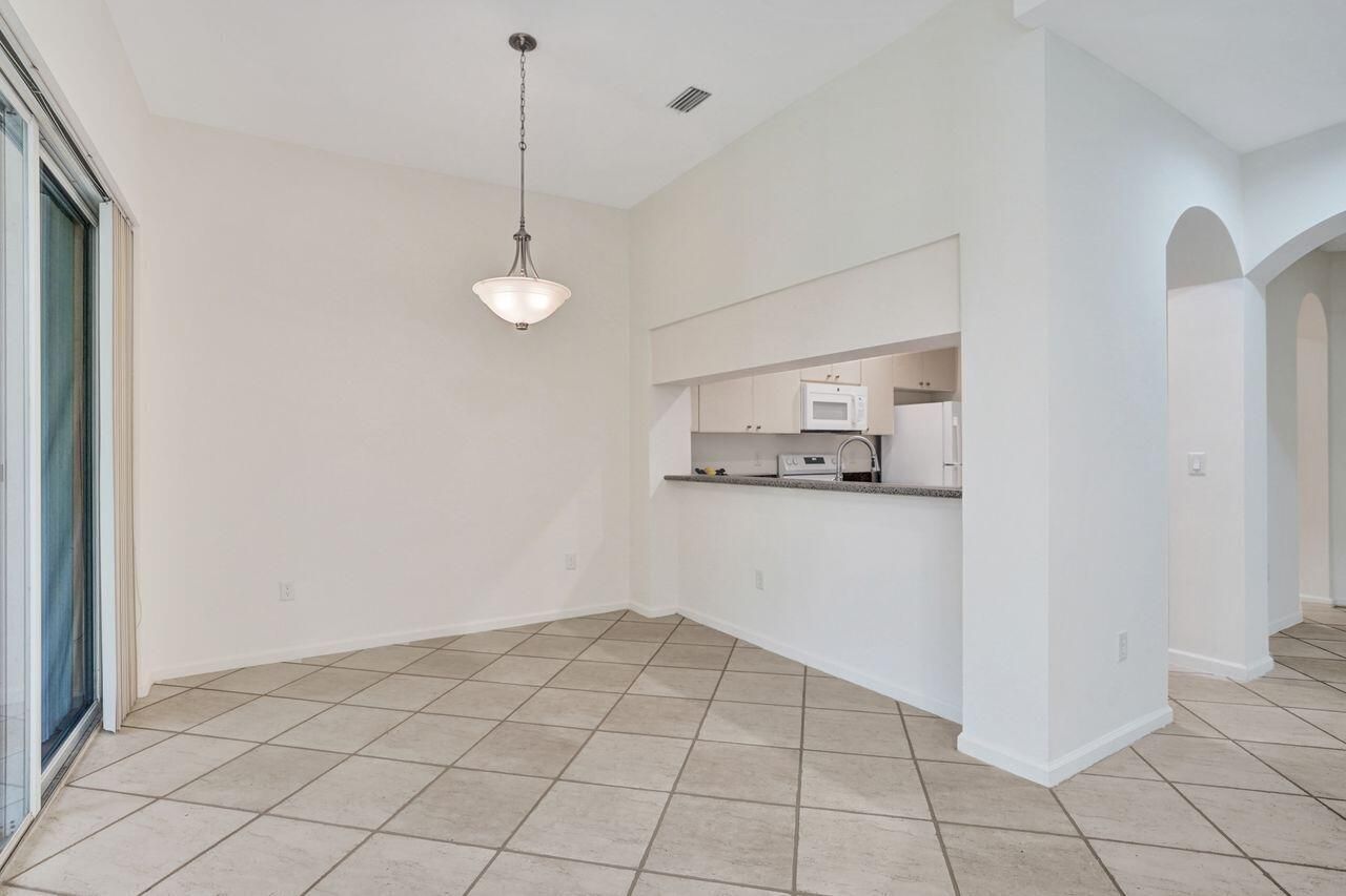 6379 Bella Circle W, Unit 606, Boynton Beach, FL 33437 Photo
