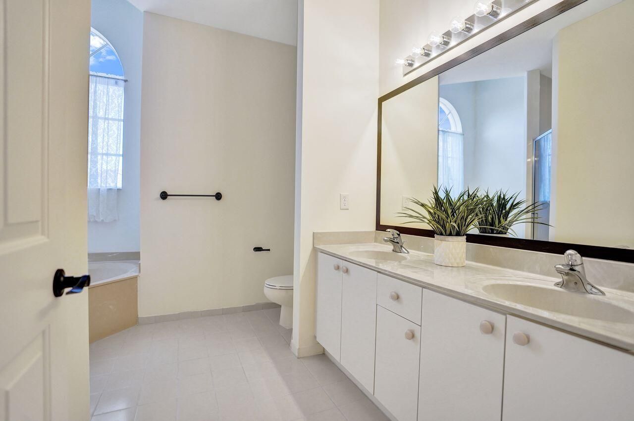 6379 Bella Circle W, Unit 606, Boynton Beach, FL 33437 Photo