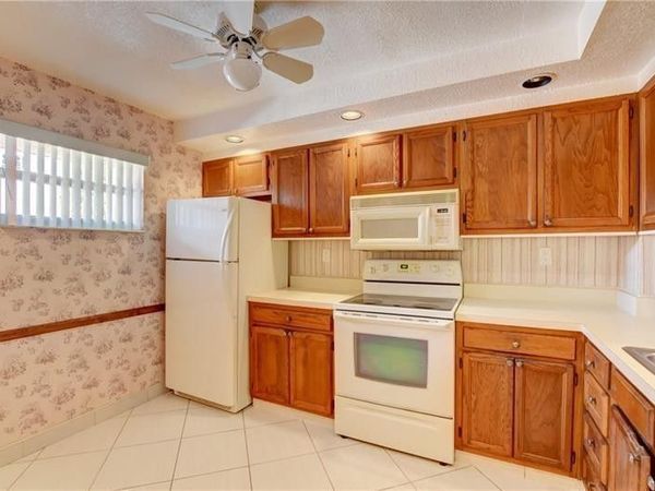 8735 Ramblewood Drive, Unit 212, Coral Springs, FL 33071