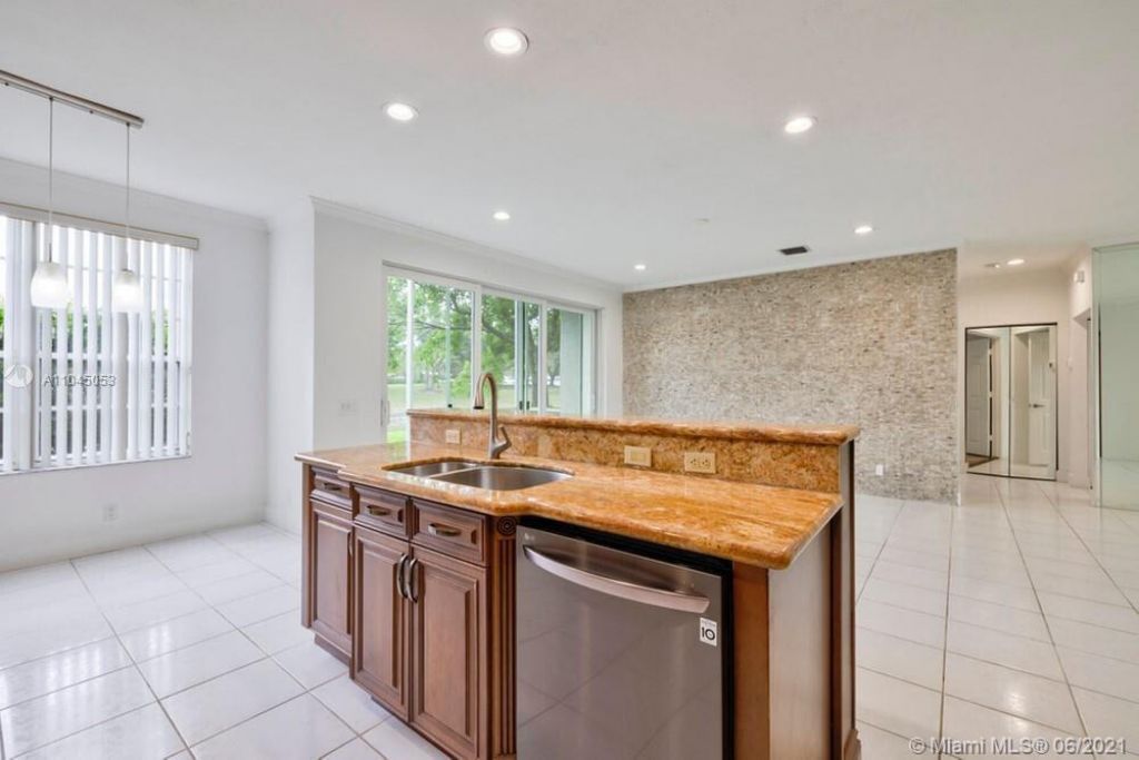 12375 NW 10th Drive, Unit B-1, Coral Springs, FL 33071 Photo