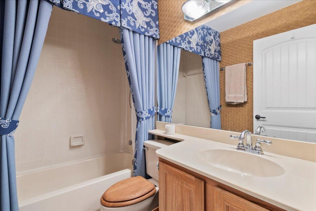 2379 Treasure Isle Drive, Unit 24, Palm Beach Gardens, FL 33410 Photo