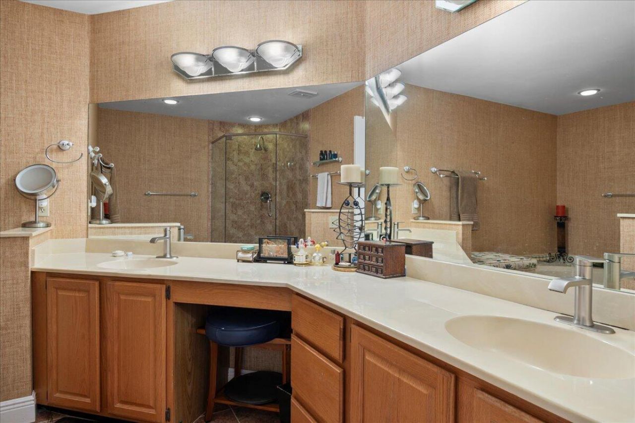 2379 Treasure Isle Drive, Unit 24, Palm Beach Gardens, FL 33410 Photo