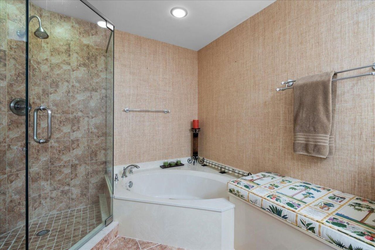 2379 Treasure Isle Drive, Unit 24, Palm Beach Gardens, FL 33410 Photo
