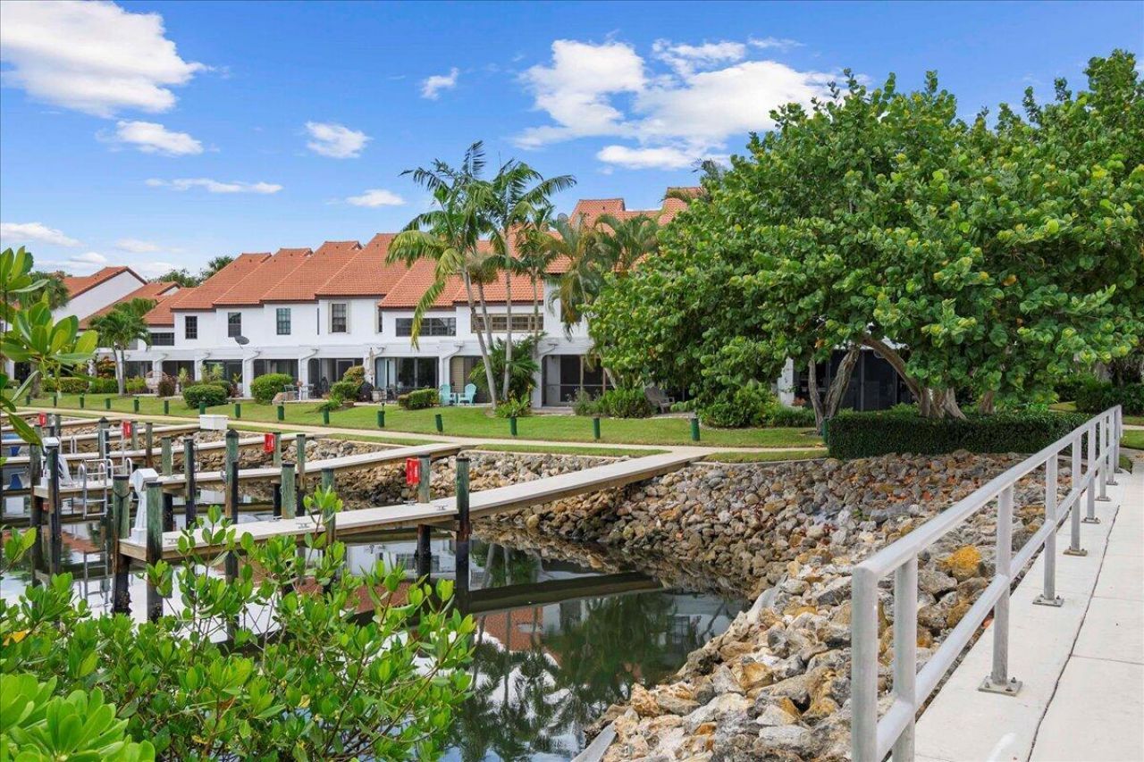 2379 Treasure Isle Drive, Unit 24, Palm Beach Gardens, FL 33410 Photo