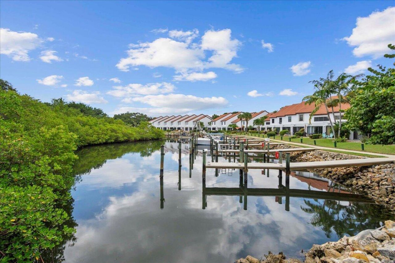 2379 Treasure Isle Drive, Unit 24, Palm Beach Gardens, FL 33410 Photo