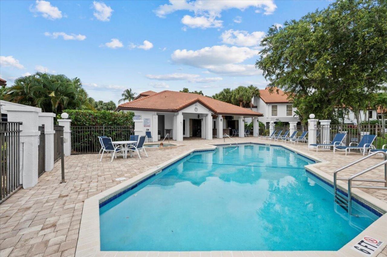 2379 Treasure Isle Drive, Unit 24, Palm Beach Gardens, FL 33410 Photo