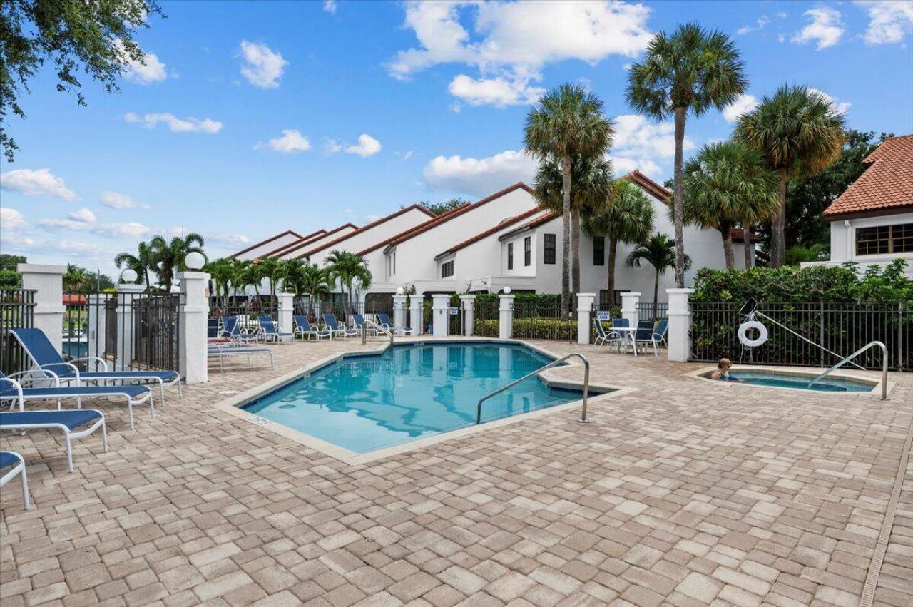 2379 Treasure Isle Drive, Unit 24, Palm Beach Gardens, FL 33410 Photo