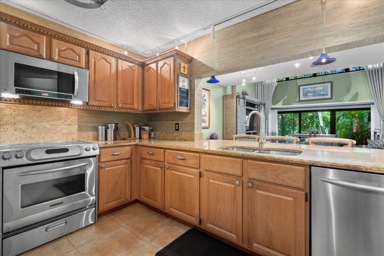 2379 Treasure Isle Drive, Unit 24, Palm Beach Gardens, FL 33410 Photo