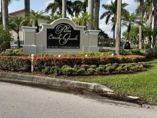 1504 Lake Crystal Drive, Unit B, West Palm Beach, FL 33411