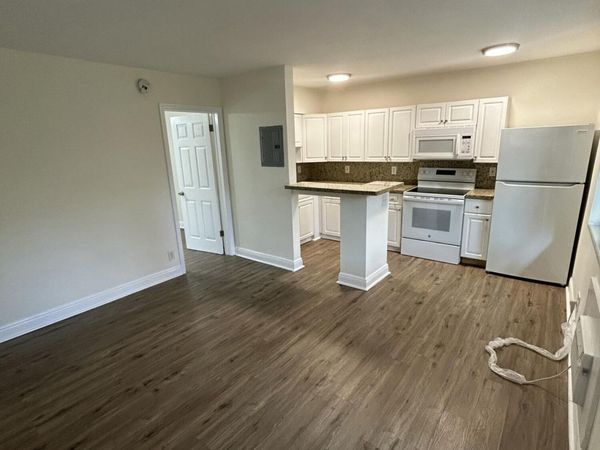 921 NE 17th Avenue, Unit 4, Fort Lauderdale, FL 33304
