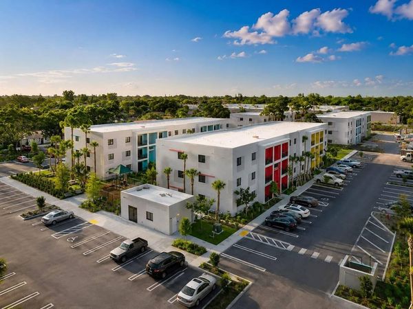 4290 Lakewood Road, Unit 204, Lake Worth, FL 33461