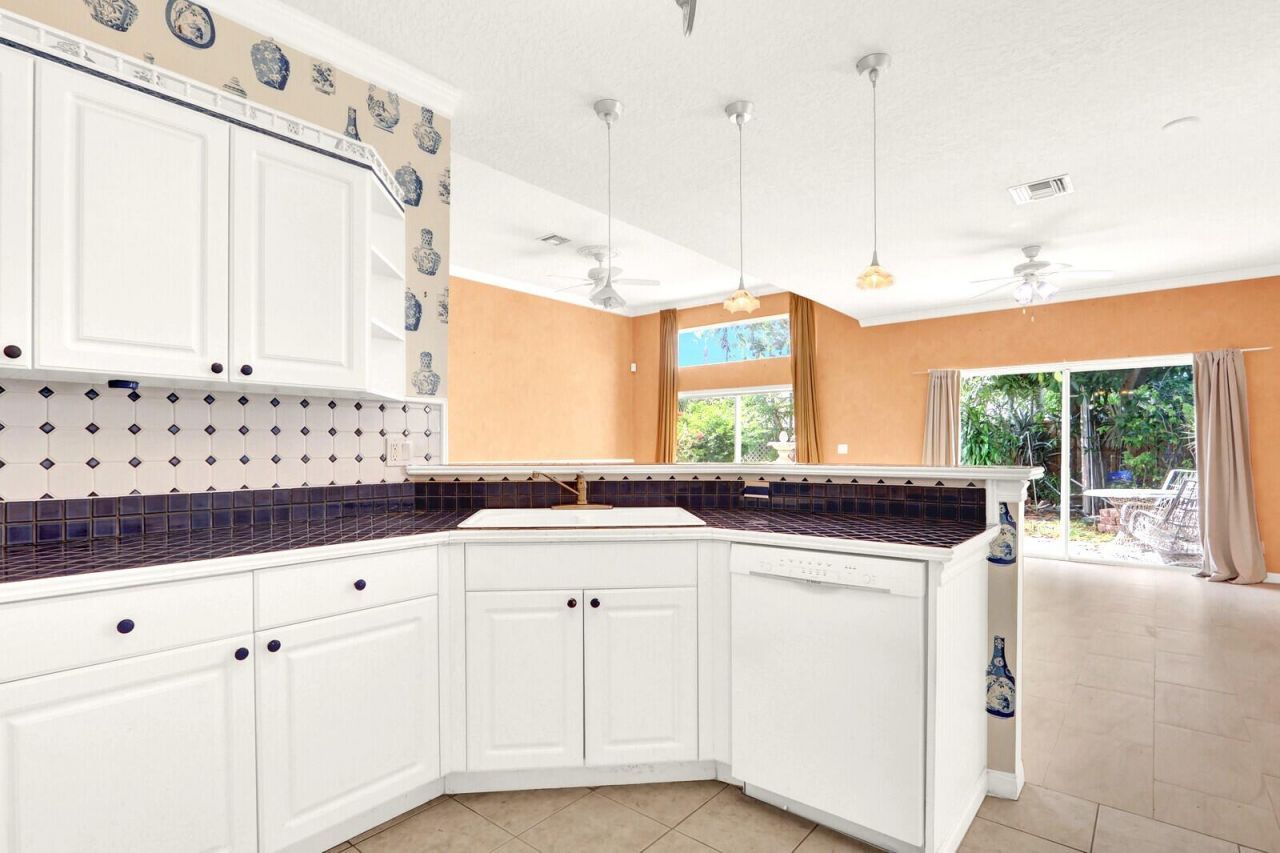 3167 El Camino, West Palm Beach, FL 33409 Photo