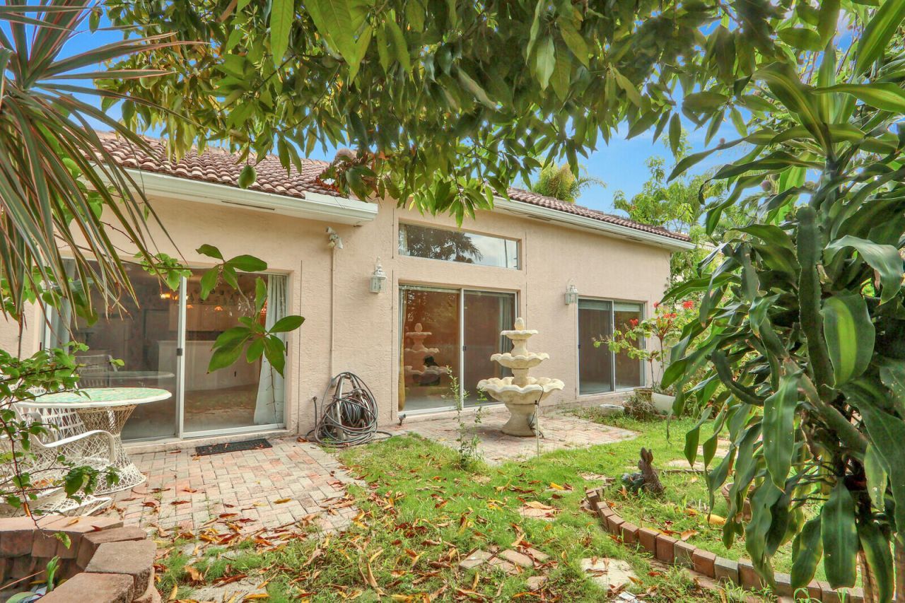 3167 El Camino, West Palm Beach, FL 33409 Photo