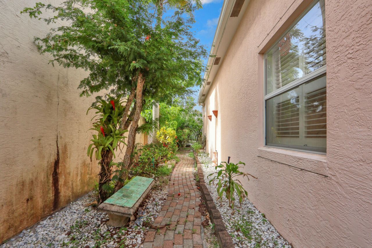 3167 El Camino, West Palm Beach, FL 33409 Photo