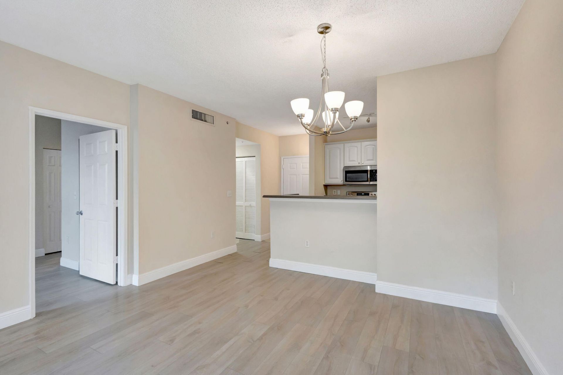 780 S Sapodilla Avenue, Unit 203, West Palm Beach, FL 33401 Photo