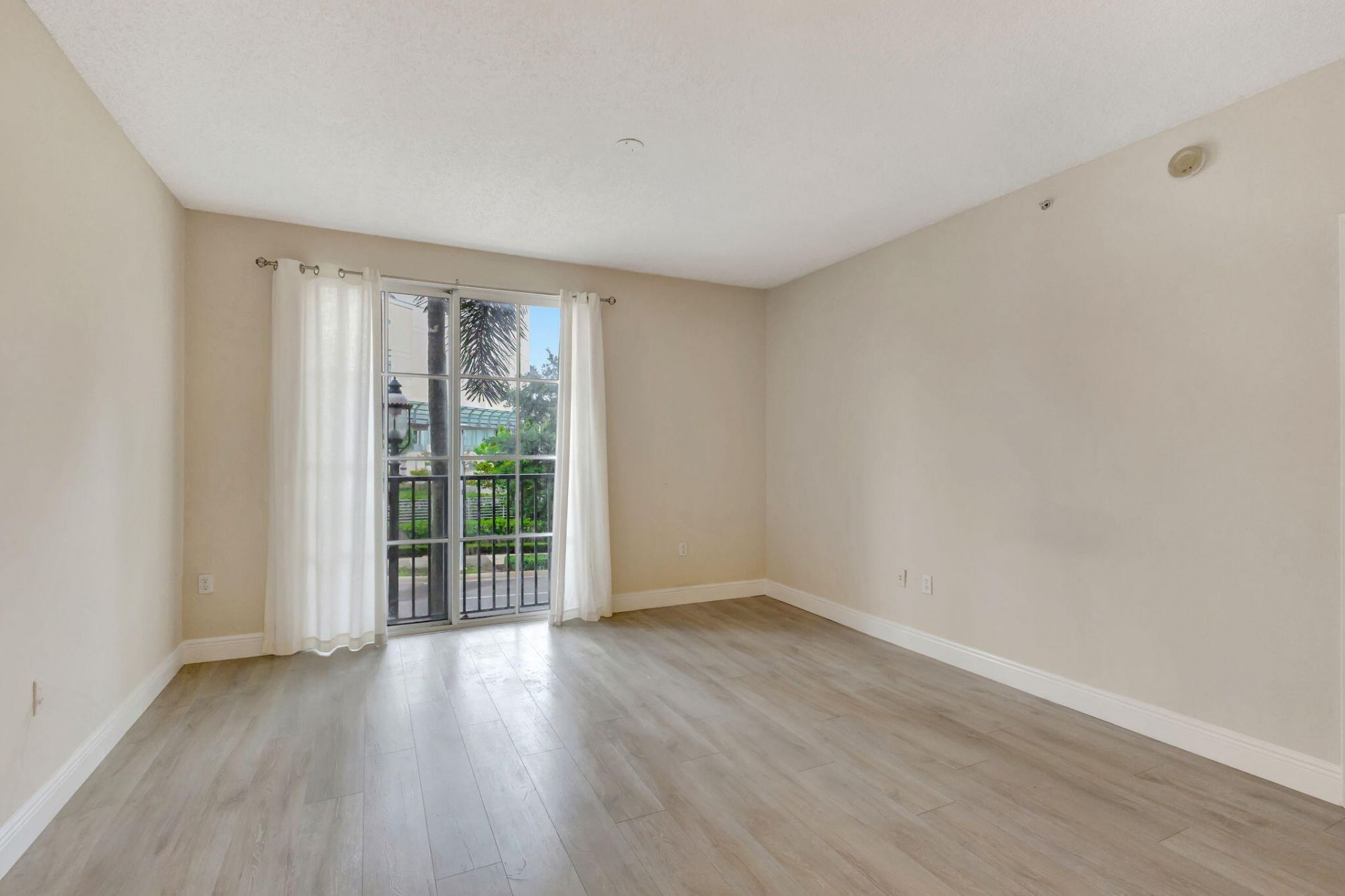 780 S Sapodilla Avenue, Unit 203, West Palm Beach, FL 33401 Photo