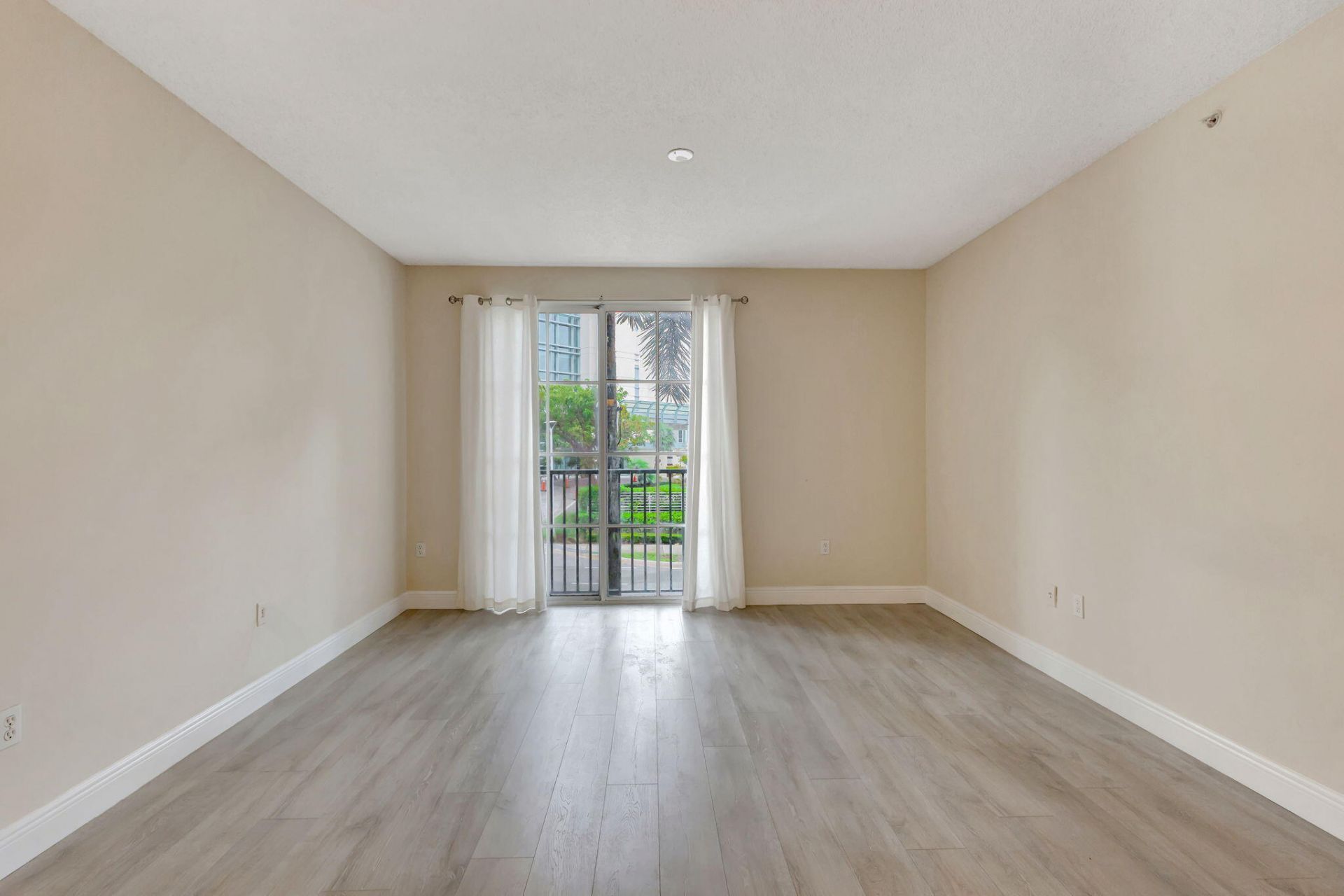780 S Sapodilla Avenue, Unit 203, West Palm Beach, FL 33401 Photo