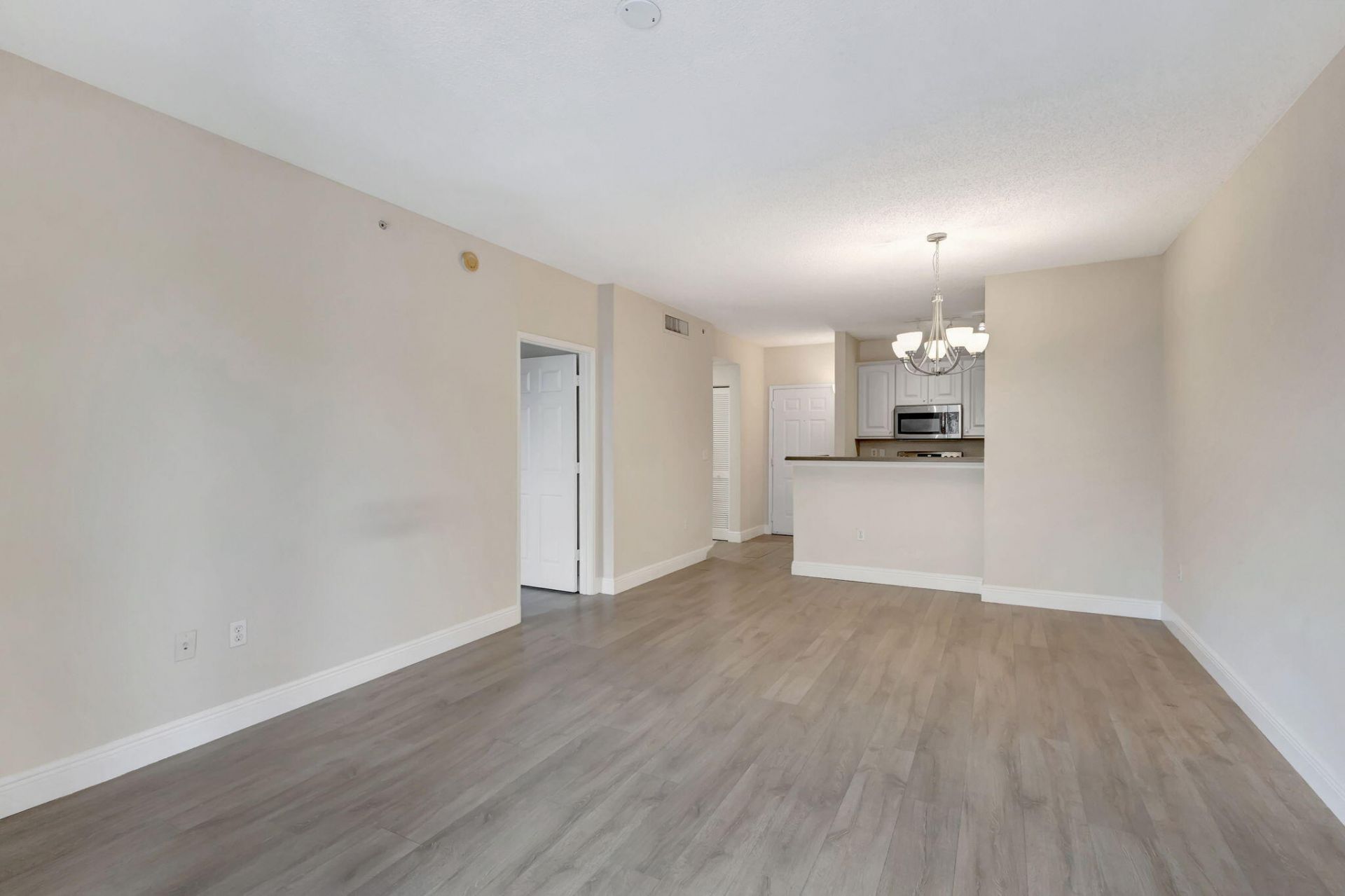 780 S Sapodilla Avenue, Unit 203, West Palm Beach, FL 33401 Photo