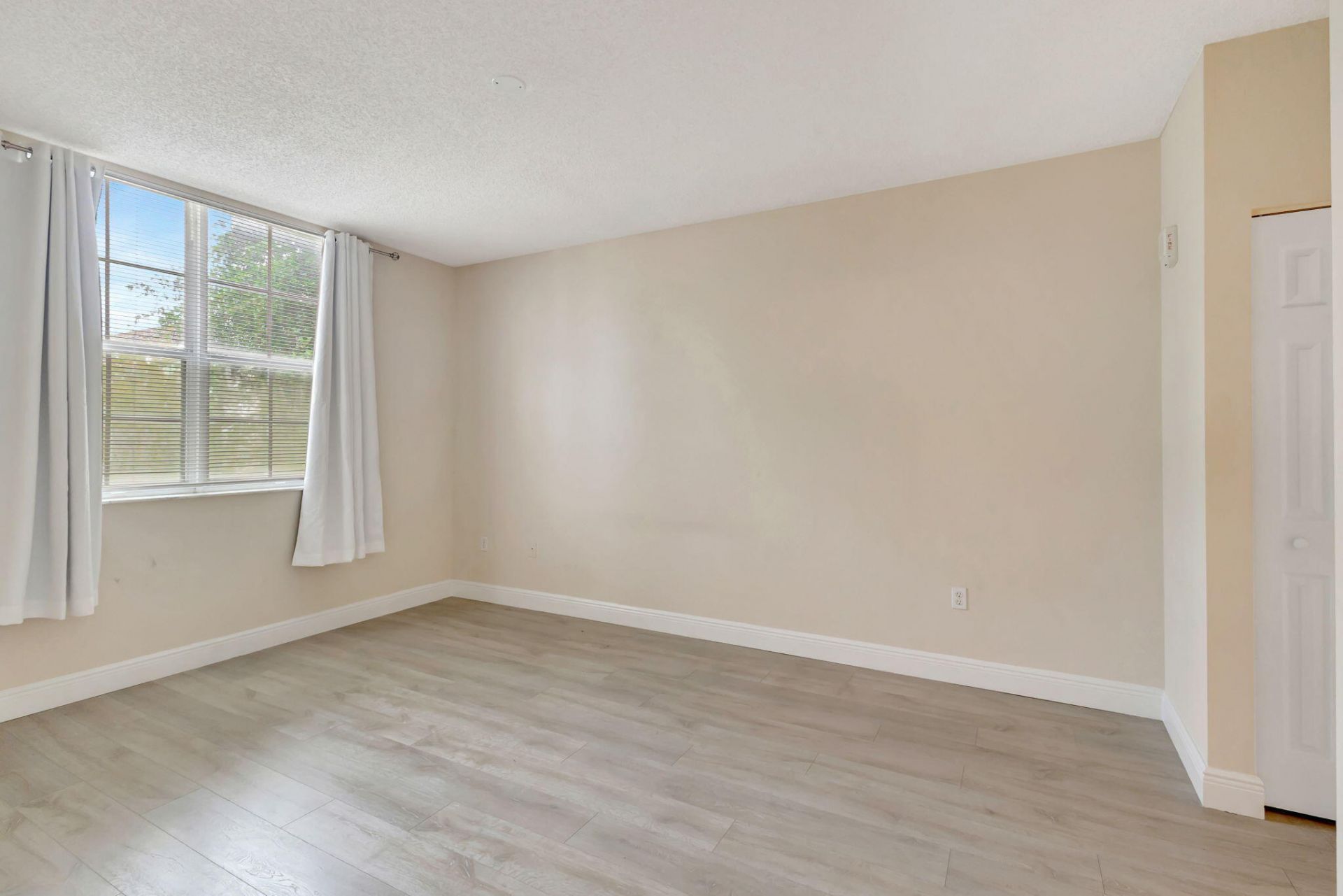 780 S Sapodilla Avenue, Unit 203, West Palm Beach, FL 33401 Photo