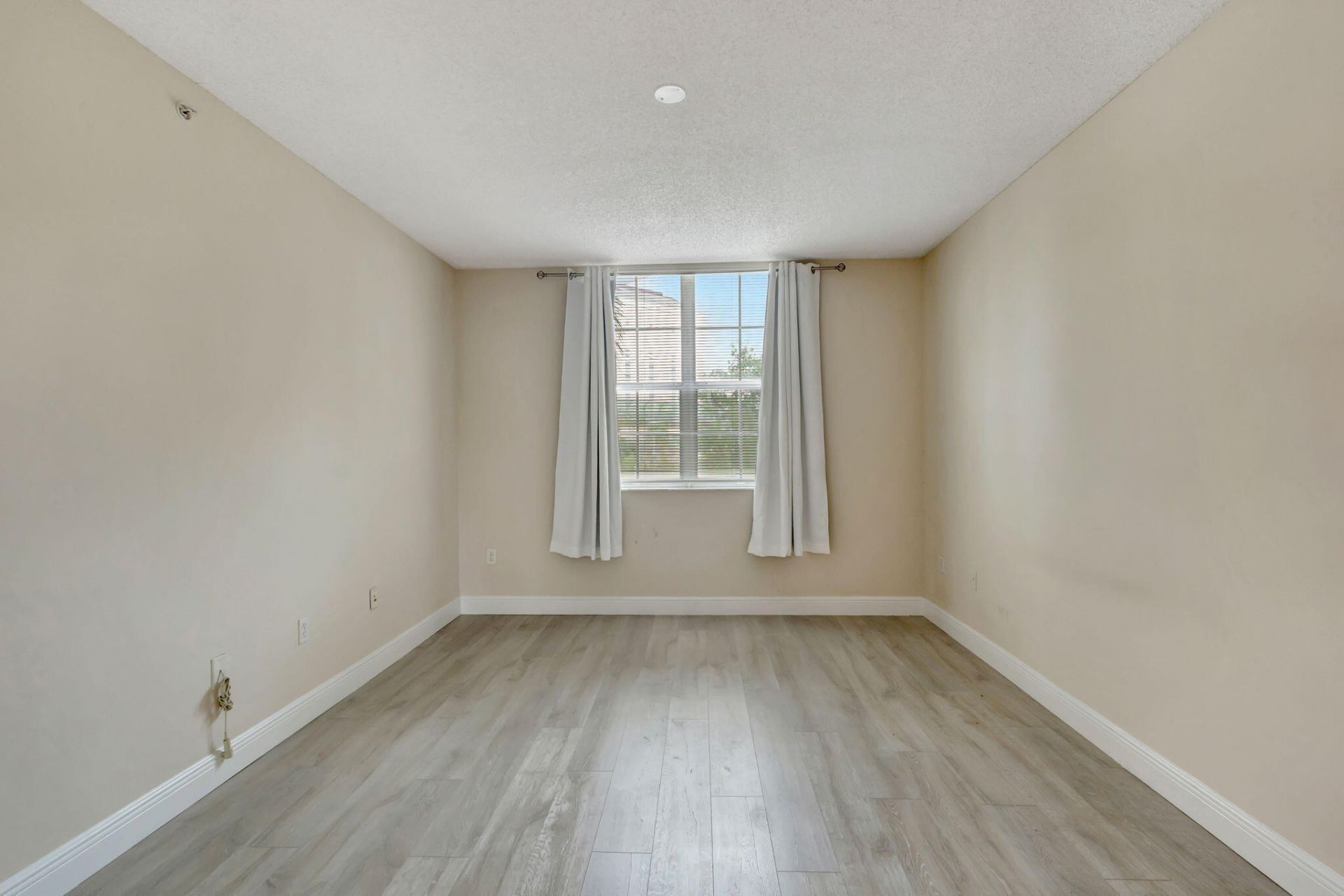 780 S Sapodilla Avenue, Unit 203, West Palm Beach, FL 33401 Photo