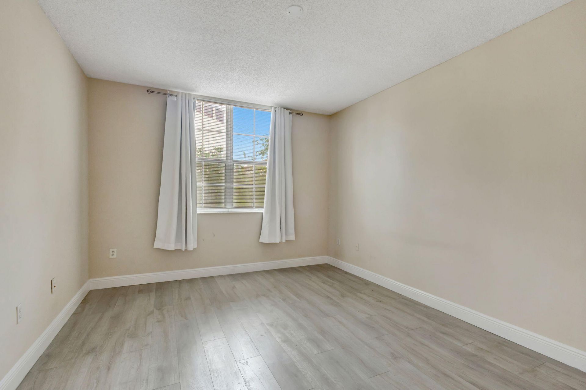 780 S Sapodilla Avenue, Unit 203, West Palm Beach, FL 33401 Photo