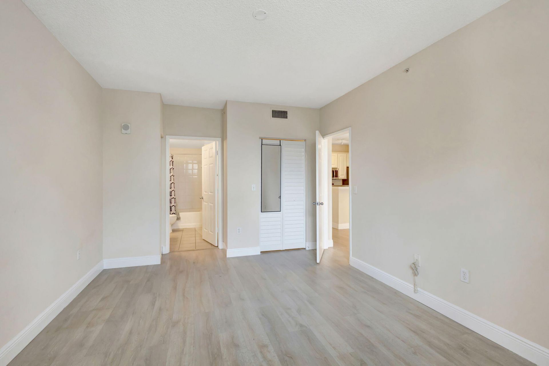 780 S Sapodilla Avenue, Unit 203, West Palm Beach, FL 33401 Photo