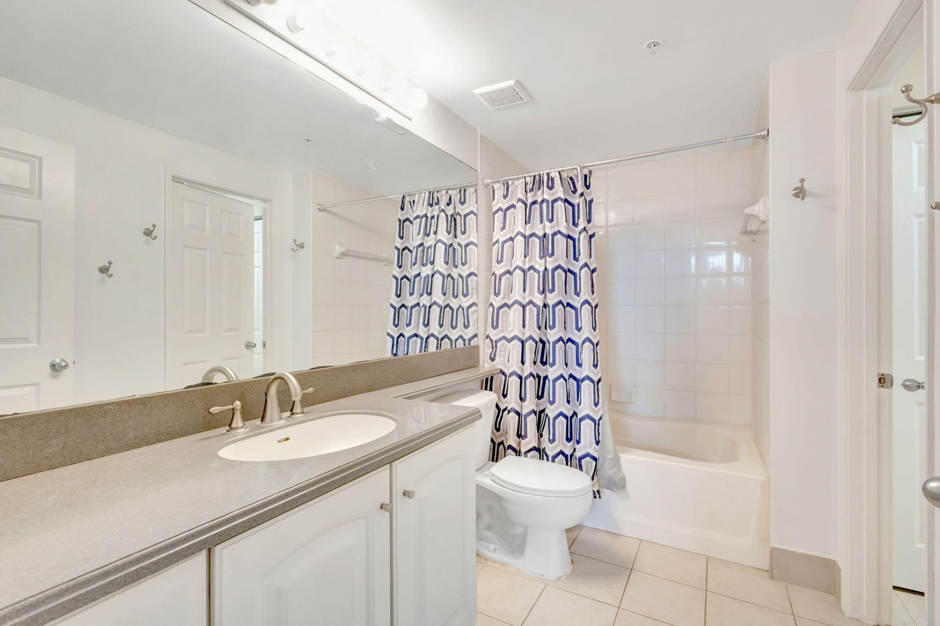 780 S Sapodilla Avenue, Unit 203, West Palm Beach, FL 33401 Photo